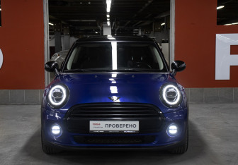 Подержанный автомобиль MINI Hatch 2018 года (2 фото)