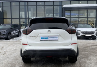 Подержанный автомобиль Nissan Murano Suv 2021 года (7 фото)