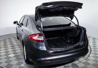 Подержанный автомобиль Ford Mondeo Sedan 2017 года (14 фото)