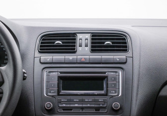 Подержанный автомобиль Volkswagen Polo Sedan 2013 года (14 фото)