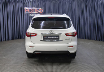 Подержанный автомобиль Infiniti QX60 2014 года (6 фото)