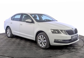 Подержанный автомобиль Skoda Octavia Liftback 2018 года (3 фото)