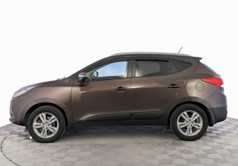 Подержанный автомобиль Hyundai ix35 2012 года (8 фото)
