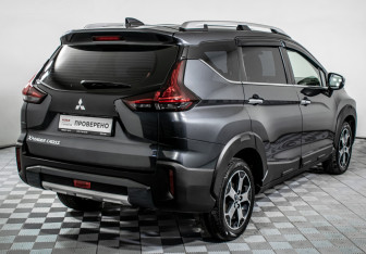 Подержанный автомобиль Mitsubishi Xpander 2022 года (5 фото)