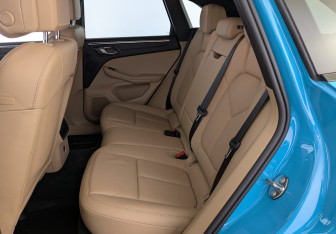 Подержанный автомобиль Porsche Macan 2021 года (12 фото)