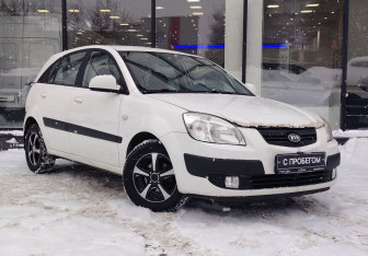 Подержанный автомобиль Kia Rio Hatchback 2009 года (3 фото)