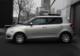 Подержанный автомобиль Skoda Fabia Hatchback 2014 года (8 фото)