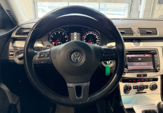 Подержанный автомобиль Volkswagen Passat Sedan 2013 года (14 фото)