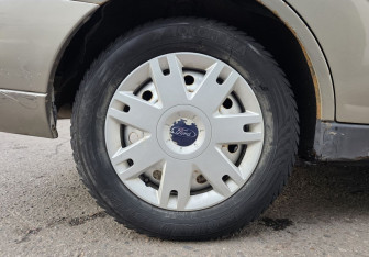 Подержанный автомобиль Ford Focus Sedan 2003 года (16 фото)