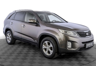 Подержанный автомобиль Kia Sorento 2017 года (3 фото)
