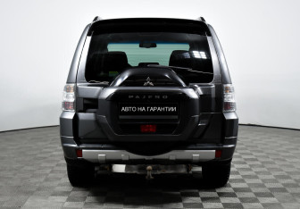 Подержанный автомобиль Mitsubishi Pajero 2014 года (6 фото)