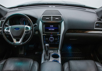 Подержанный автомобиль Ford Explorer 2013 года (13 фото)
