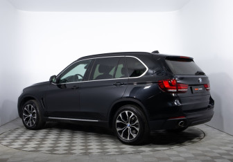 Подержанный автомобиль BMW X5 2015 года (7 фото)