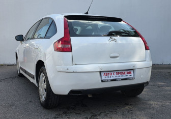 Подержанный автомобиль Citroen C4 Hatchback 2010 года (7 фото)