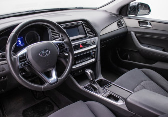 Подержанный автомобиль Hyundai Sonata 2017 года (9 фото)