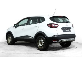 Подержанный автомобиль Renault Kaptur 2017 года (7 фото)