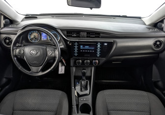 Подержанный автомобиль Toyota Corolla Sedan 2018 года (14 фото)