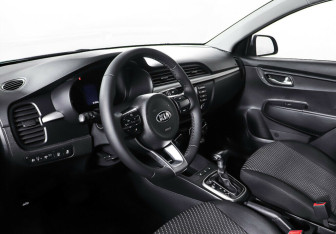 Подержанный автомобиль Kia Rio Sedan 2017 года (11 фото)