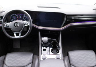 Подержанный автомобиль Volkswagen Touareg 2019 года (13 фото)