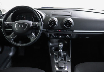Подержанный автомобиль Audi A3 Sedan 2014 года (24 фото)