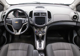 Подержанный автомобиль Chevrolet Aveo Sedan 2013 года (12 фото)