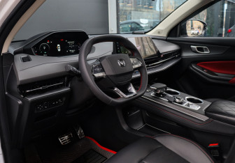 Подержанный автомобиль Changan UNI-S 2024 года (14 фото)