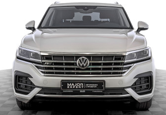Подержанный автомобиль Volkswagen Touareg 2020 года (2 фото)