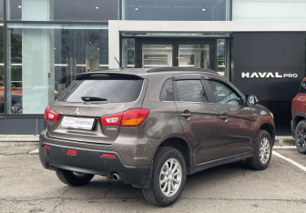Подержанный автомобиль Mitsubishi ASX 2011 года (5 фото)