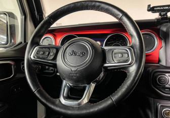 Подержанный автомобиль Jeep Wrangler 2018 года (14 фото)