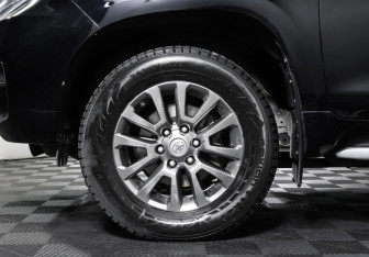 Подержанный автомобиль Toyota Land Cruiser Prado 2017 года (28 фото)