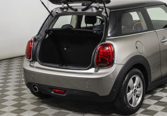 Подержанный автомобиль MINI Hatch 2019 года (18 фото)