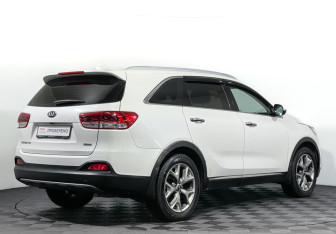 Подержанный автомобиль Kia Sorento 2016 года (5 фото)