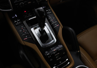Подержанный автомобиль Porsche Cayenne 2014 года (14 фото)