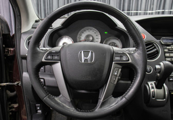 Подержанный автомобиль Honda Pilot 2013 года (19 фото)