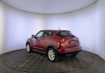 Подержанный автомобиль Nissan Juke 2013 года (7 фото)