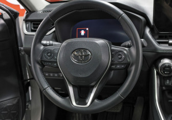 Подержанный автомобиль Toyota RAV4 2024 года (18 фото)