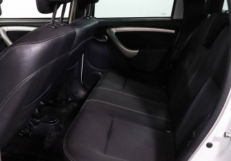 Подержанный автомобиль Nissan Terrano 2014 года (13 фото)