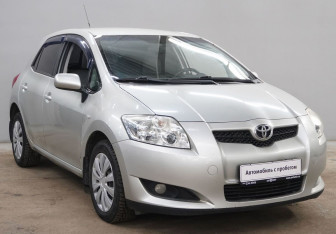 Подержанный автомобиль Toyota Auris Hatchback 2009 года (3 фото)