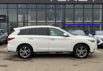 Подержанный автомобиль Infiniti JX 2013 года (4 фото)