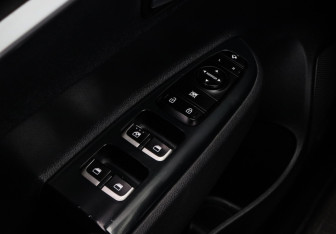 Подержанный автомобиль Kia Rio Hatchback 2020 года (14 фото)