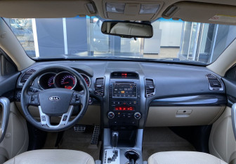 Подержанный автомобиль Kia Sorento 2012 года (11 фото)