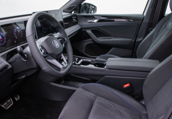 Подержанный автомобиль Volkswagen Tiguan 2025 года (9 фото)