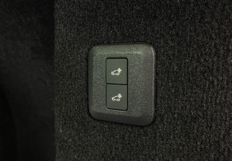 Подержанный автомобиль Land Rover Range Rover Sport 2019 года (21 фото)