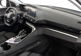 Подержанный автомобиль Peugeot 3008 2021 года (13 фото)