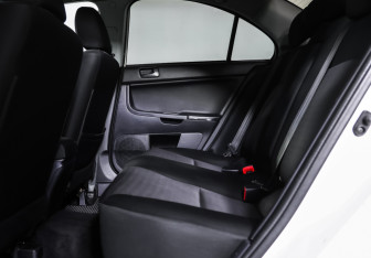 Подержанный автомобиль Mitsubishi Lancer Sedan 2012 года (12 фото)