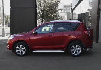 Подержанный автомобиль Toyota RAV4 2010 года (5 фото)