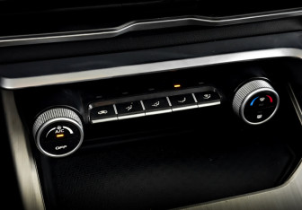 Подержанный автомобиль Geely Coolray 2022 года (25 фото)