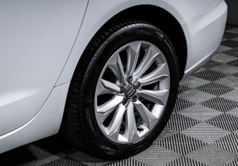 Подержанный автомобиль Audi A6 Sedan 2012 года (15 фото)