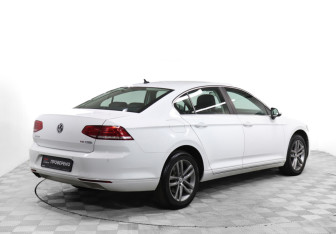 Подержанный автомобиль Volkswagen Passat Sedan 2017 года (5 фото)