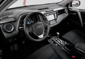 Подержанный автомобиль Toyota RAV4 2014 года (7 фото)